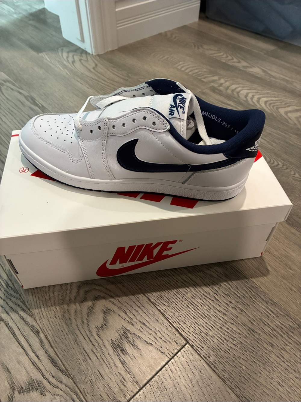 Nike Air Jordan 1 Low 85 in White and Metalic Navy